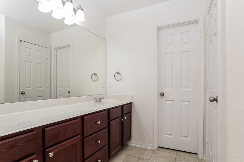 2,460/Mo, 9962 Chimney Swift Ln Conroe, TX 77385 Bathroom View