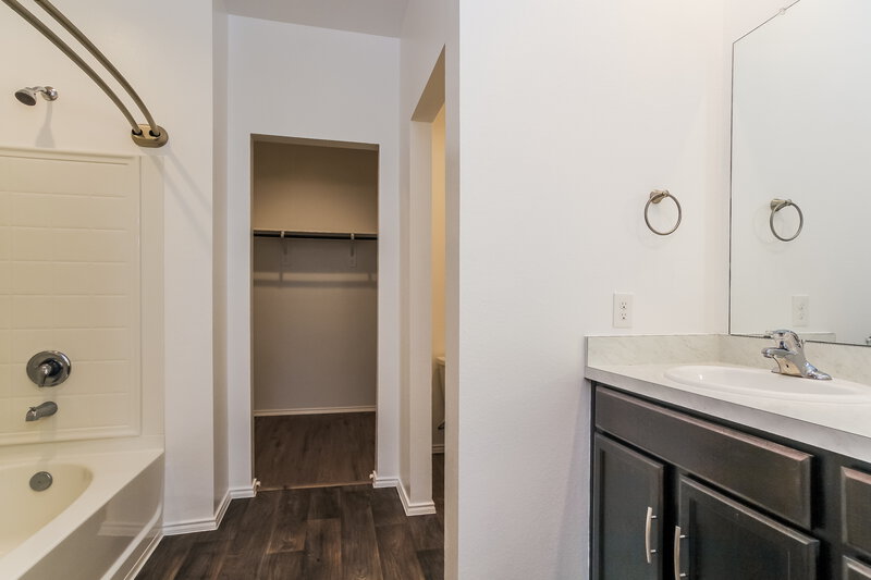 2,310/Mo, 23426 Harrow Field Ln Spring, TX 77373 Main Bathroom View