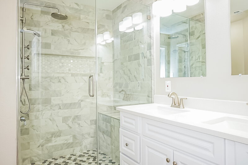 1,920/Mo, 4011 Teal Vista Ct Fresno, TX 77545 Main Bathroom View