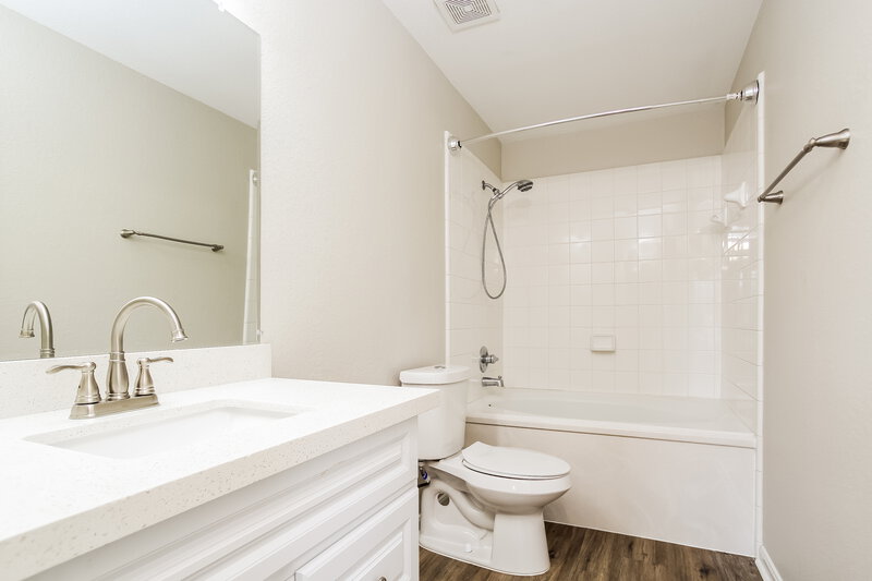 1,665/Mo, 22831 Twisting Pine Dr Spring, TX 77373 Main Bathroom View