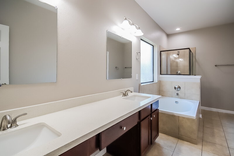 2,250/Mo, 2407 Lexington Park Dr Spring, TX 77373 Main Bathroom View
