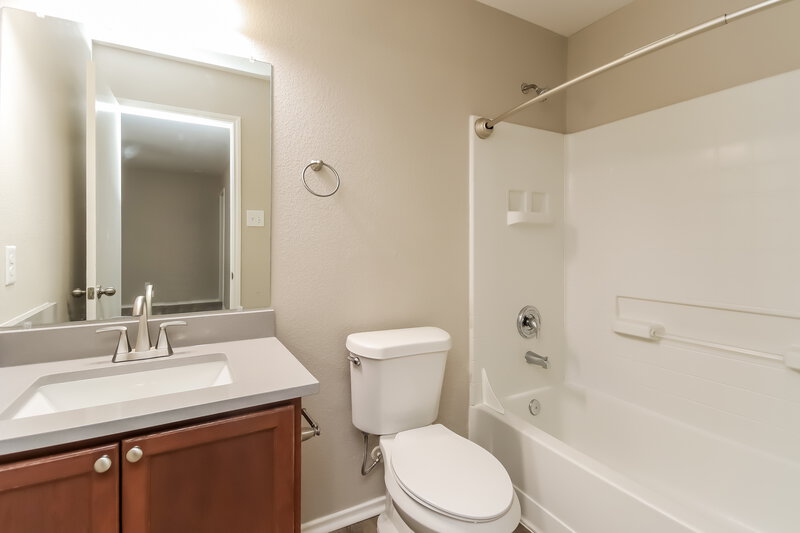 2,130/Mo, 1514 Perennial Ln Rosenberg, TX 77471 Bathroom View 2