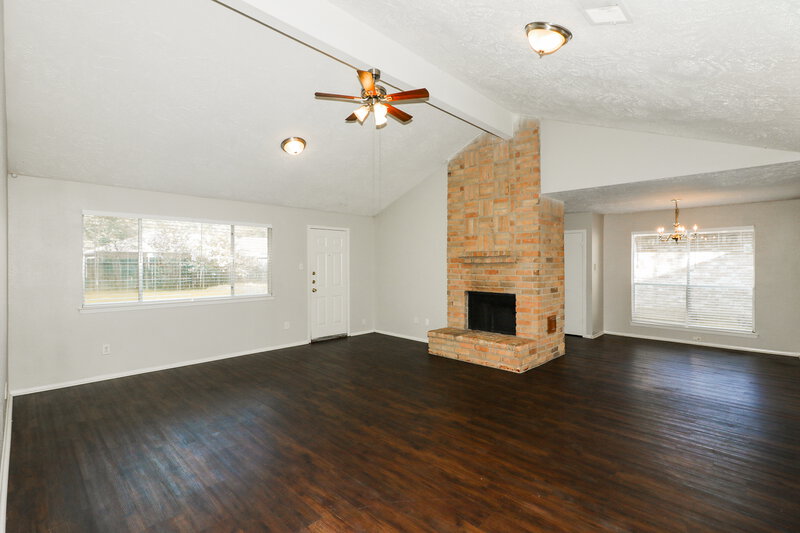 1,570/Mo, 15826 Beechnut St Houston, TX 77083 Living Room View