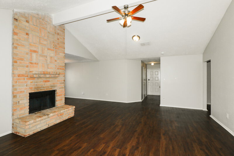 1,570/Mo, 15826 Beechnut St Houston, TX 77083 Living Room View 2