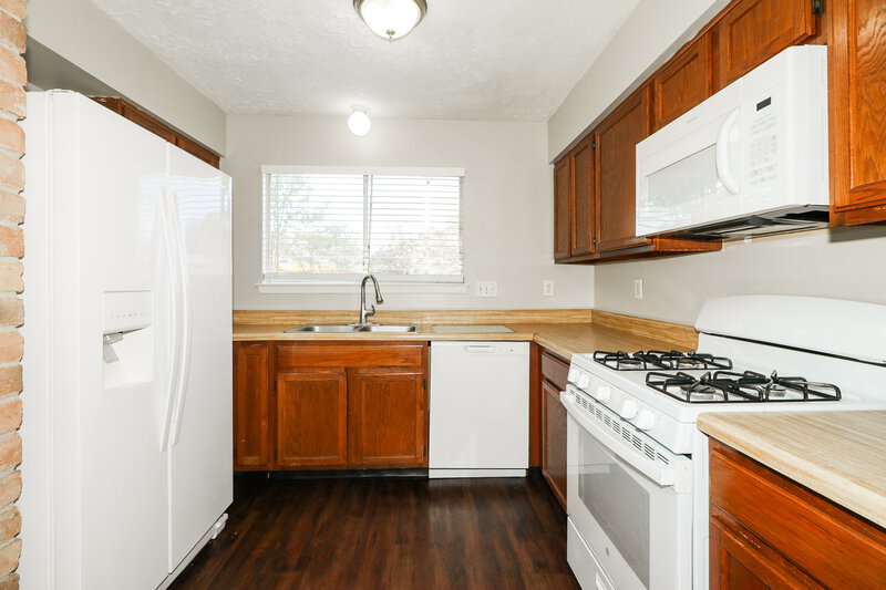 1,570/Mo, 15826 Beechnut St Houston, TX 77083 Kitchen View