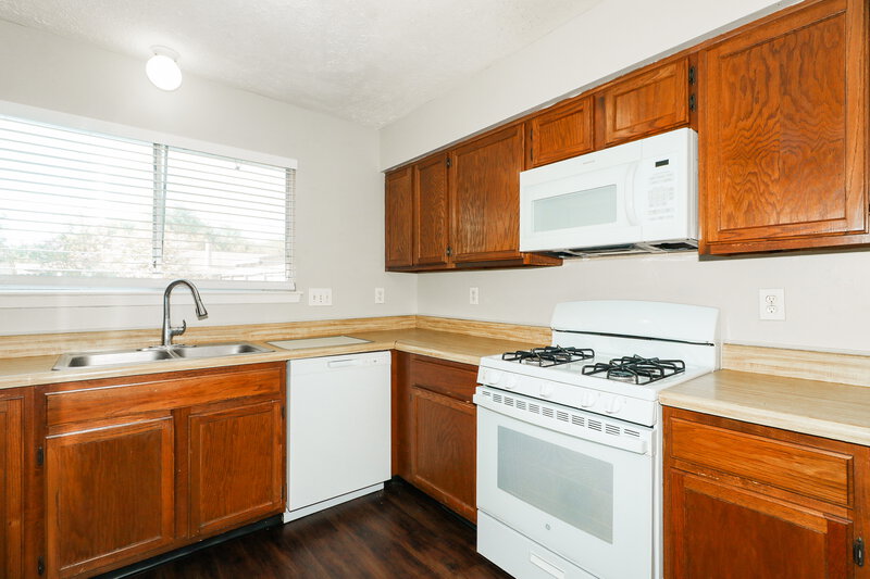 1,570/Mo, 15826 Beechnut St Houston, TX 77083 Kitchen View 2