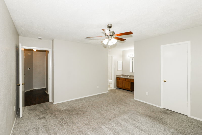 1,570/Mo, 15826 Beechnut St Houston, TX 77083 Main Bedroom View 2