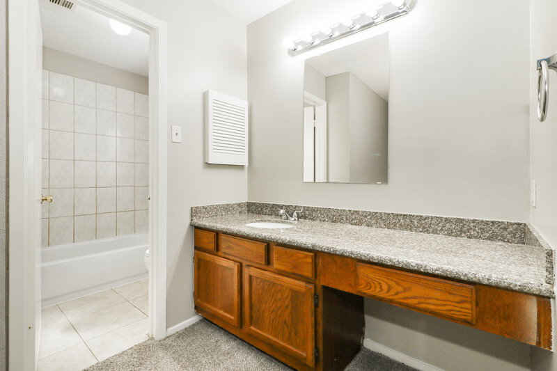 1,570/Mo, 15826 Beechnut St Houston, TX 77083 Main Bathroom View