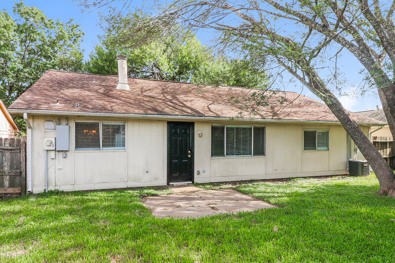 1,570/Mo, 15826 Beechnut St Houston, TX 77083 Rear View