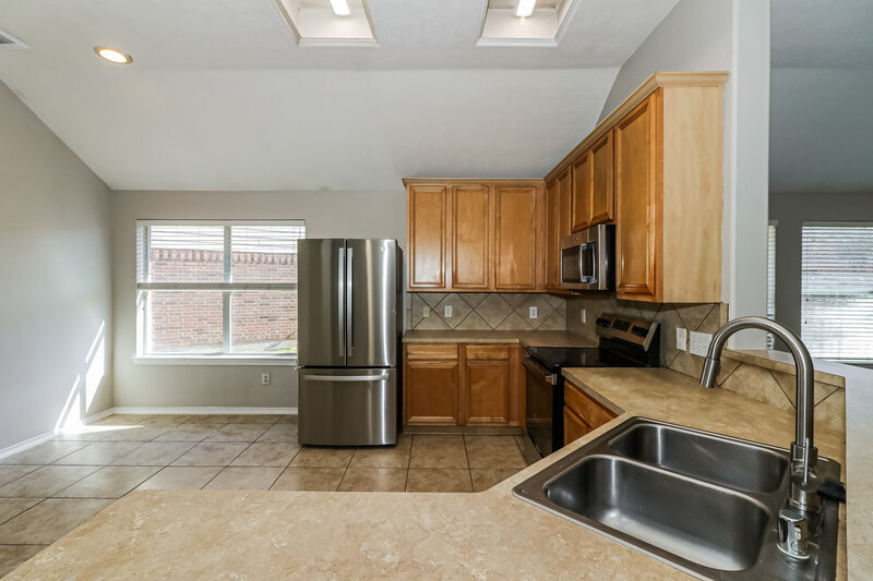 1,875/Mo, 16419 Great Ridge Ct Houston, TX 77083 Kitchen View 2