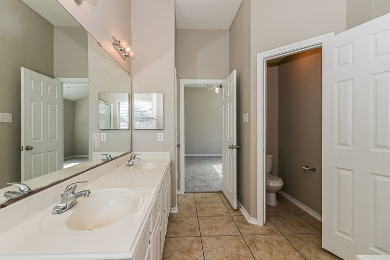 1,875/Mo, 16419 Great Ridge Ct Houston, TX 77083 Main Bathroom View 2