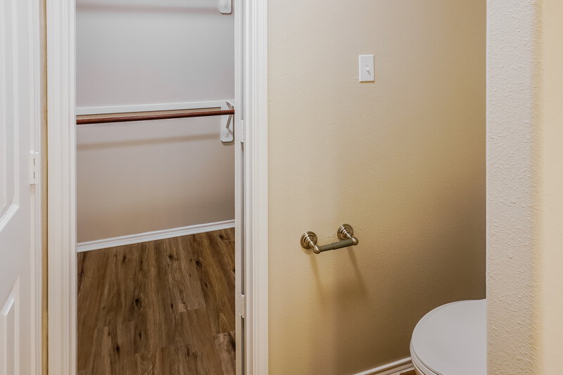 1,985/Mo, 703 Wild Cotton Rd Rosenberg, TX 77471 Main Bathroom View 2