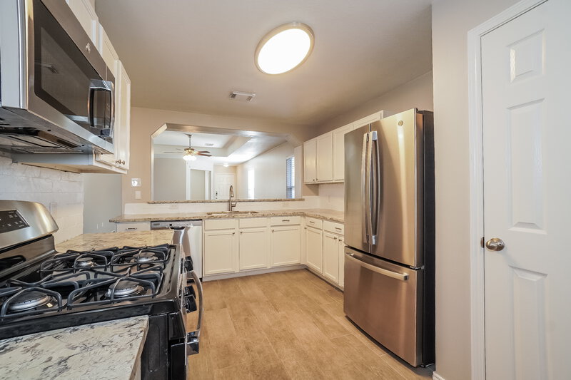 1,975/Mo, 2919 Katybriar Ln Katy, TX 77449 Kitchen View 2
