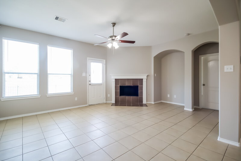 2,535/Mo, 619 Trail Springs Ct Kingwood, TX 77339 Living Room View