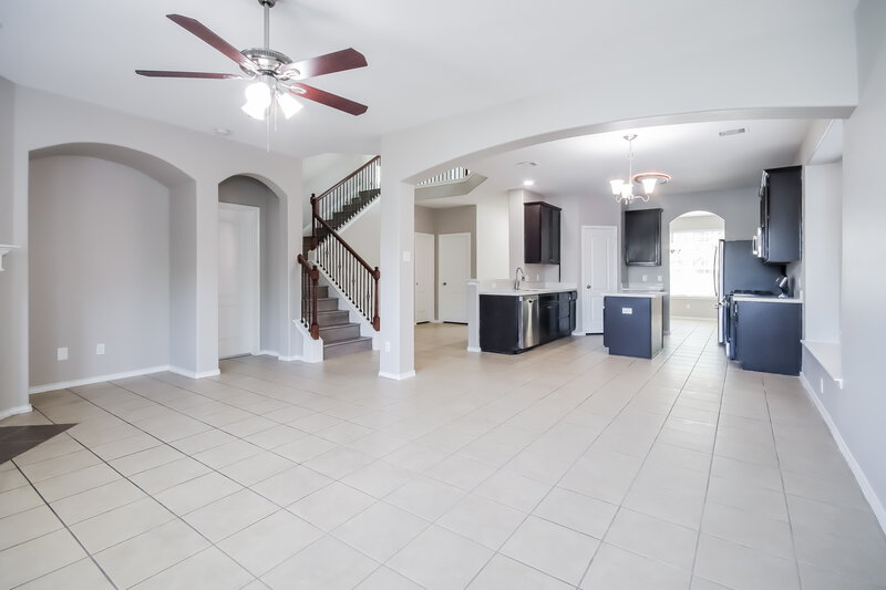 2,535/Mo, 619 Trail Springs Ct Kingwood, TX 77339 Living Room View 2