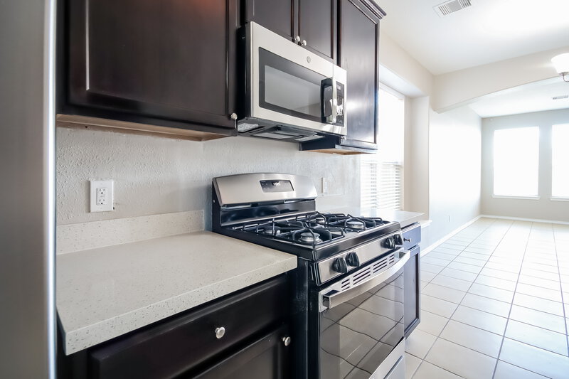 2,535/Mo, 619 Trail Springs Ct Kingwood, TX 77339 Kitchen View