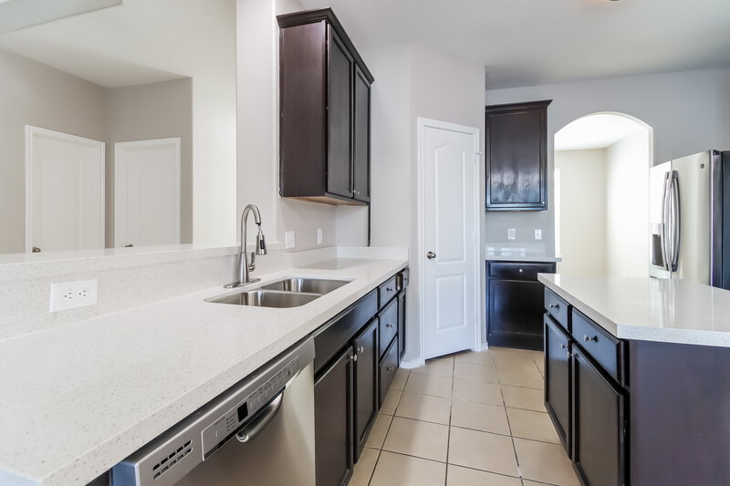 2,535/Mo, 619 Trail Springs Ct Kingwood, TX 77339 Kitchen View 2