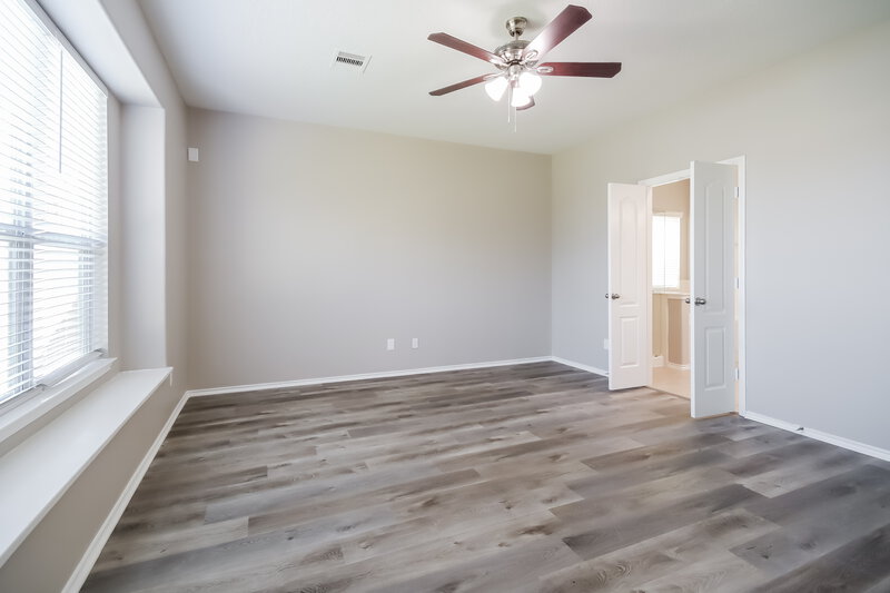 2,535/Mo, 619 Trail Springs Ct Kingwood, TX 77339 Main Bedroom View 2