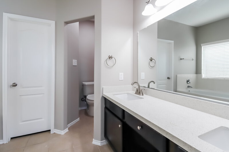 2,535/Mo, 619 Trail Springs Ct Kingwood, TX 77339 Bathroom View