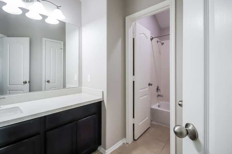 2,535/Mo, 619 Trail Springs Ct Kingwood, TX 77339 Bathroom View 3
