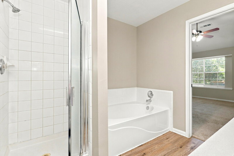 2,250/Mo, 31107 Perlican Dr Spring, TX 77386 Primary Bathroom View 2