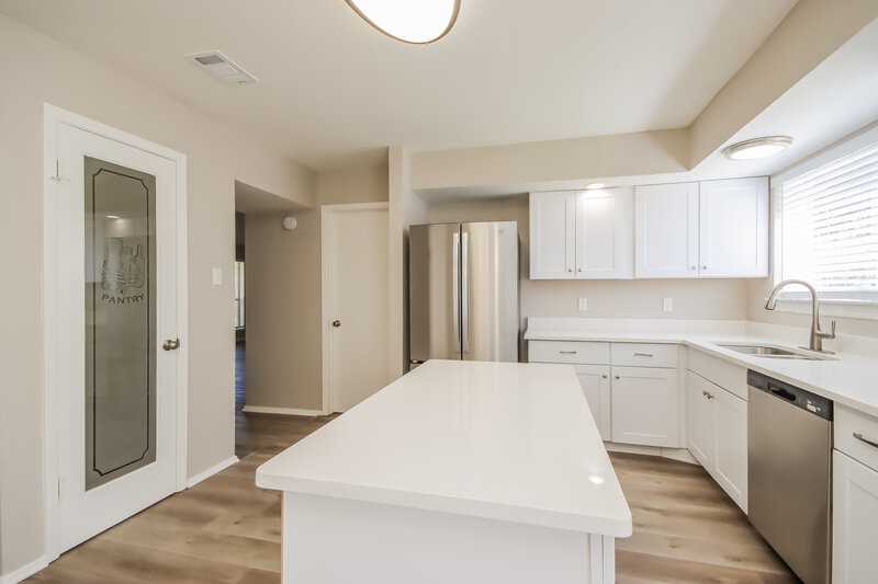 2,315/Mo, 25402 Avery Hill Ln Spring, TX 77373 Kitchen View