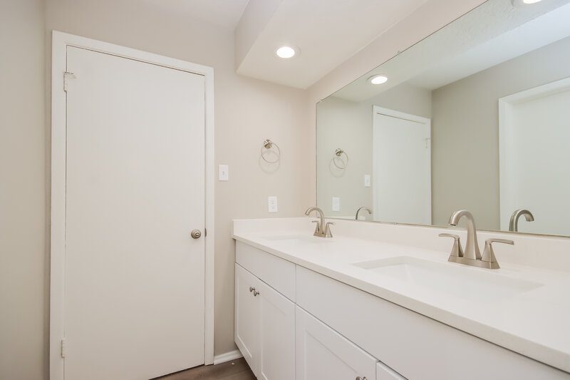 2,315/Mo, 25402 Avery Hill Ln Spring, TX 77373 Main Bathroom View