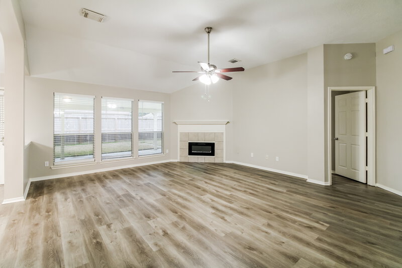 2,575/Mo, 808 Cherry Blossom Dr League City, TX 77573 Living Room View