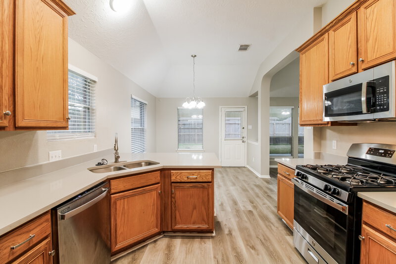 2,575/Mo, 808 Cherry Blossom Dr League City, TX 77573 Kitchen View
