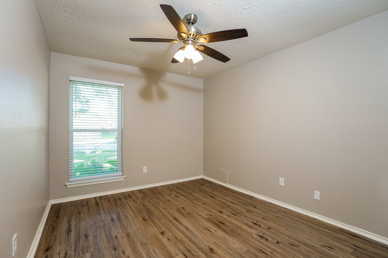 1,915/Mo, 5413 Pine Creek Dr La Porte, TX 77571 Bedroom View