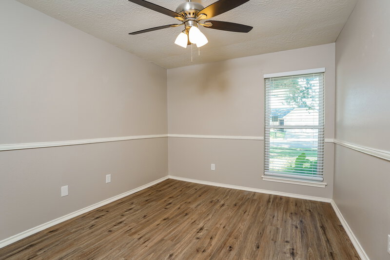 1,915/Mo, 5413 Pine Creek Dr La Porte, TX 77571 Bedroom View 2