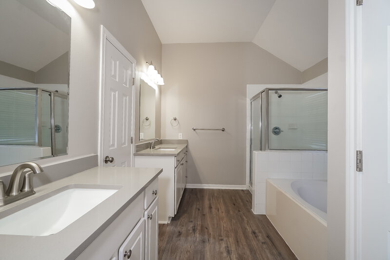 2,950/Mo, 3103 Perrington Cir Houston, TX 77082 Main Bathroom View
