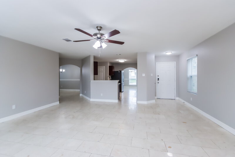 2,450/Mo, 4822 Fair Oak Dale Ln Humble, TX 77346 Living Room View 2