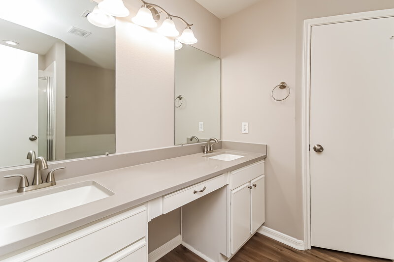 2,015/Mo, 19523 Oleander Ridge Way Cypress, TX 77433 Main Bathroom View