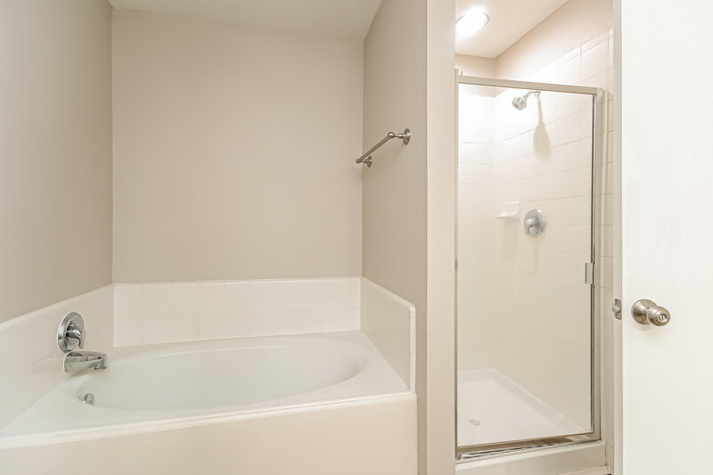 2,015/Mo, 19523 Oleander Ridge Way Cypress, TX 77433 Main Bathroom View 2