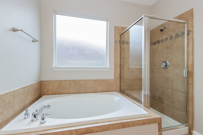 2,250/Mo, 2509 Jules Anna Ln Conroe, TX 77304 Main Bathroom View 2