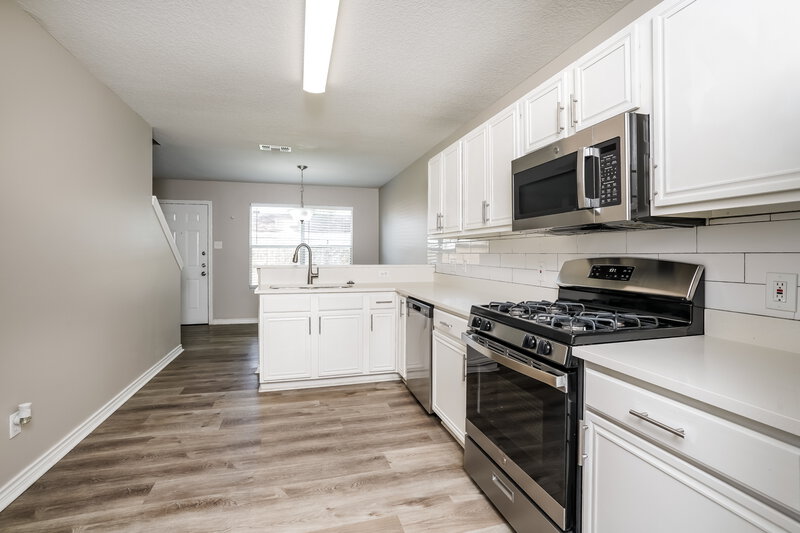 2,800/Mo, 10810 Orchard Springs Dr Houston, TX 77067 Kitchen View