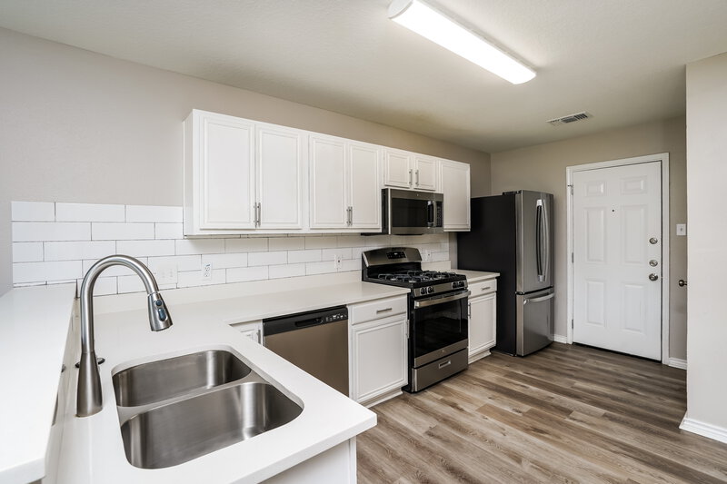 2,800/Mo, 10810 Orchard Springs Dr Houston, TX 77067 Kitchen View 2