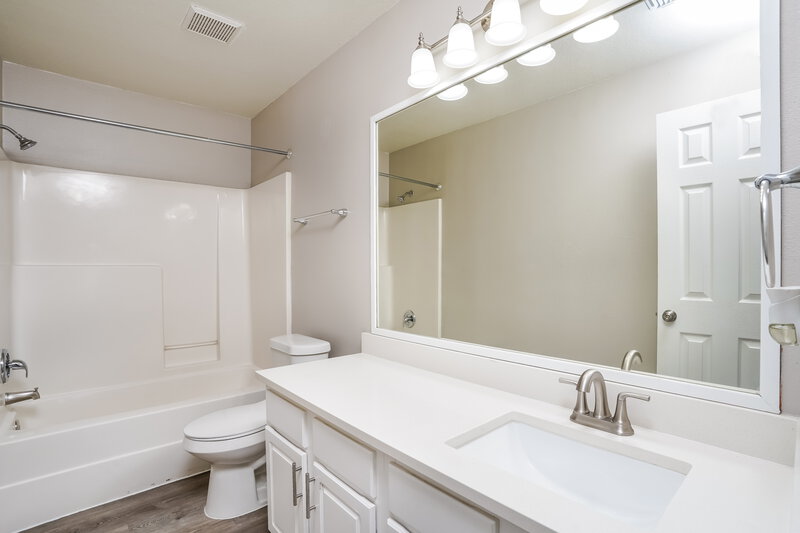 1,885/Mo, 10810 Orchard Springs Dr Houston, TX 77067 Bathroom View