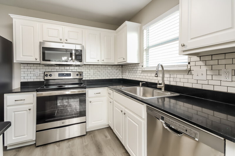 1,800/Mo, 3935 Hollow Cove Ln Richmond, TX 77469 Kitchen View 2