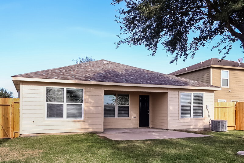 1,800/Mo, 3935 Hollow Cove Ln Richmond, TX 77469 Rear View