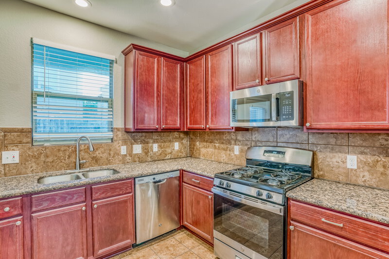 2,020/Mo, 17115 Amarose Dr Houston, TX 77090 Kitchen View 2