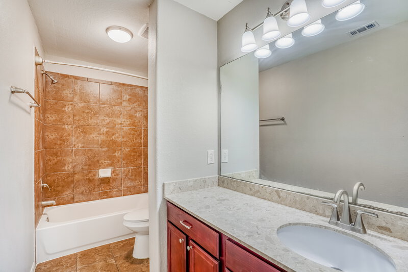 2,020/Mo, 17115 Amarose Dr Houston, TX 77090 Bathroom View
