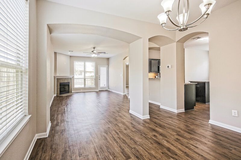 2,500/Mo, 1966 Briar Grove Dr Conroe, TX 77301 Dining Room View 2