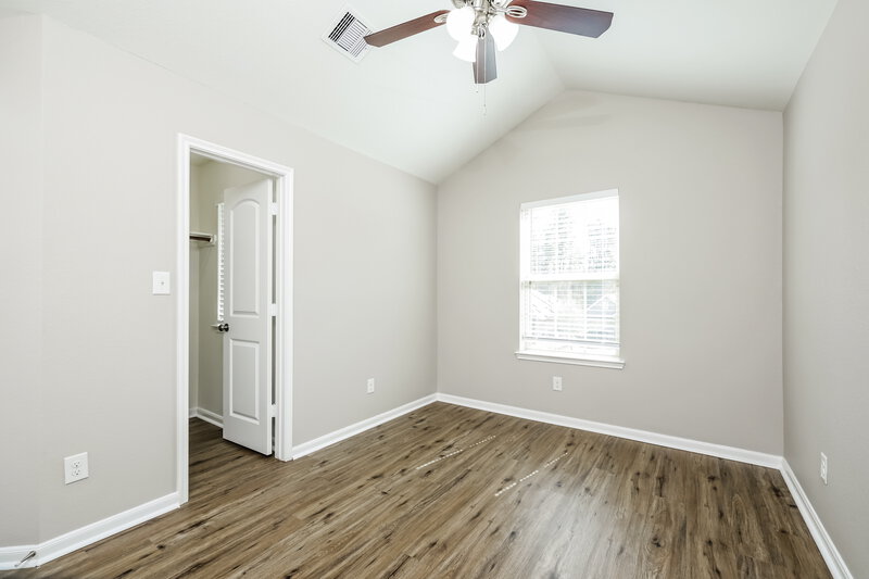 2,500/Mo, 1966 Briar Grove Dr Conroe, TX 77301 Main Bedroom View