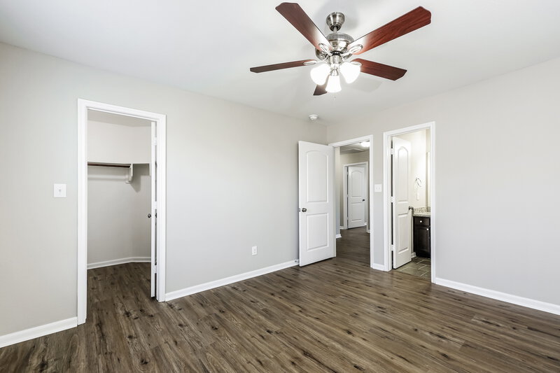 2,500/Mo, 1966 Briar Grove Dr Conroe, TX 77301 Main Bedroom View 2