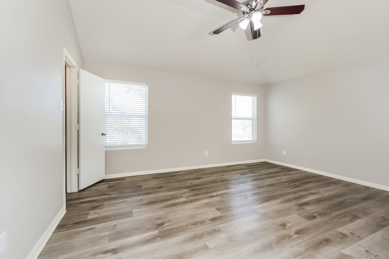 1,740/Mo, 16746 Warbler Dr Conroe, TX 77385 Main Bedroom View 3