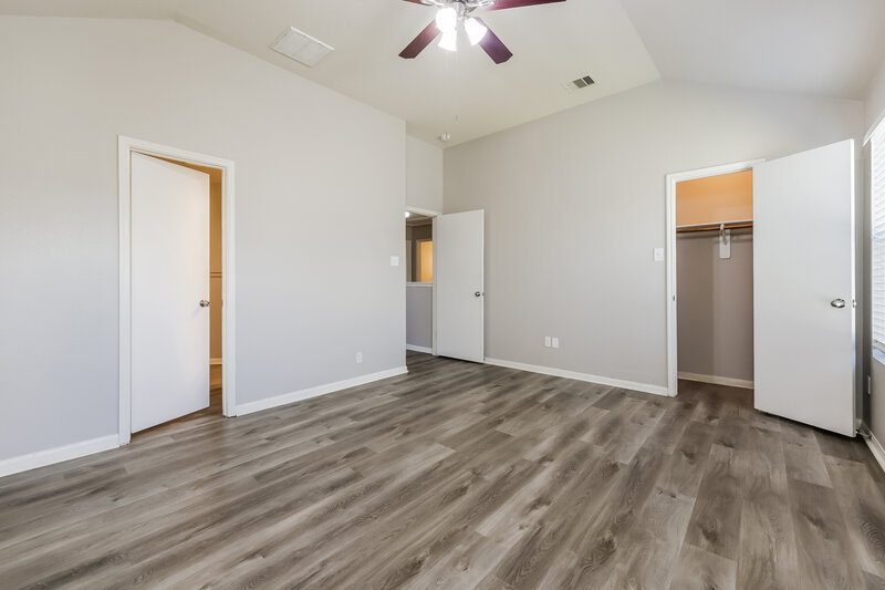 1,740/Mo, 16746 Warbler Dr Conroe, TX 77385 Main Bedroom View 4