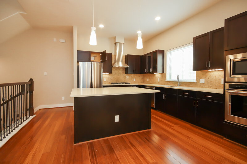3,645/Mo, 5743 Kansas St Unit B Houston, TX 77007 Kitchen View
