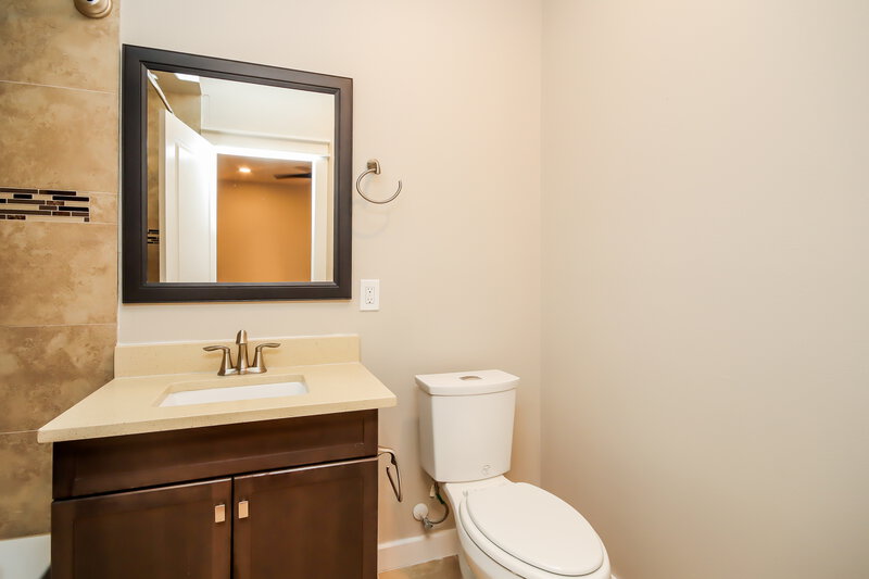 3,645/Mo, 5743 Kansas St Unit B Houston, TX 77007 Powder Room View